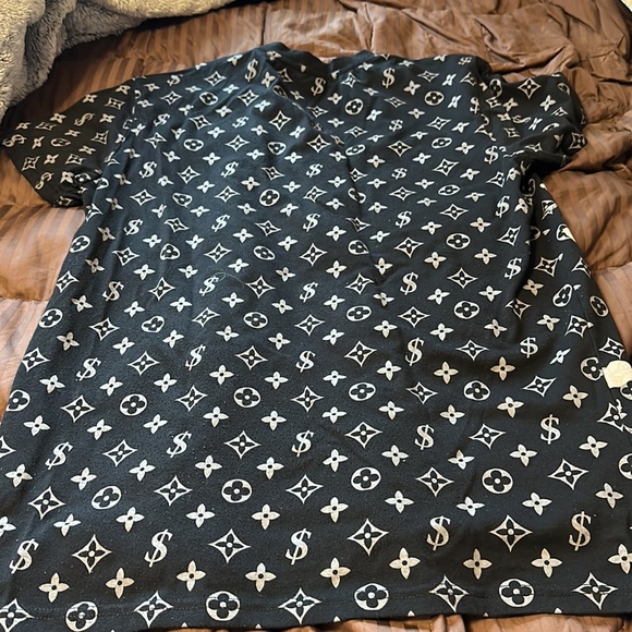 This is a Large Black Tee KRISP - Picture 4 of 6